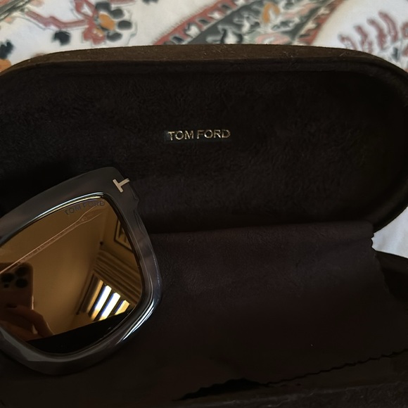 Tom Ford sunglasses. Brand new, only worn once. - Picture 4 of 7